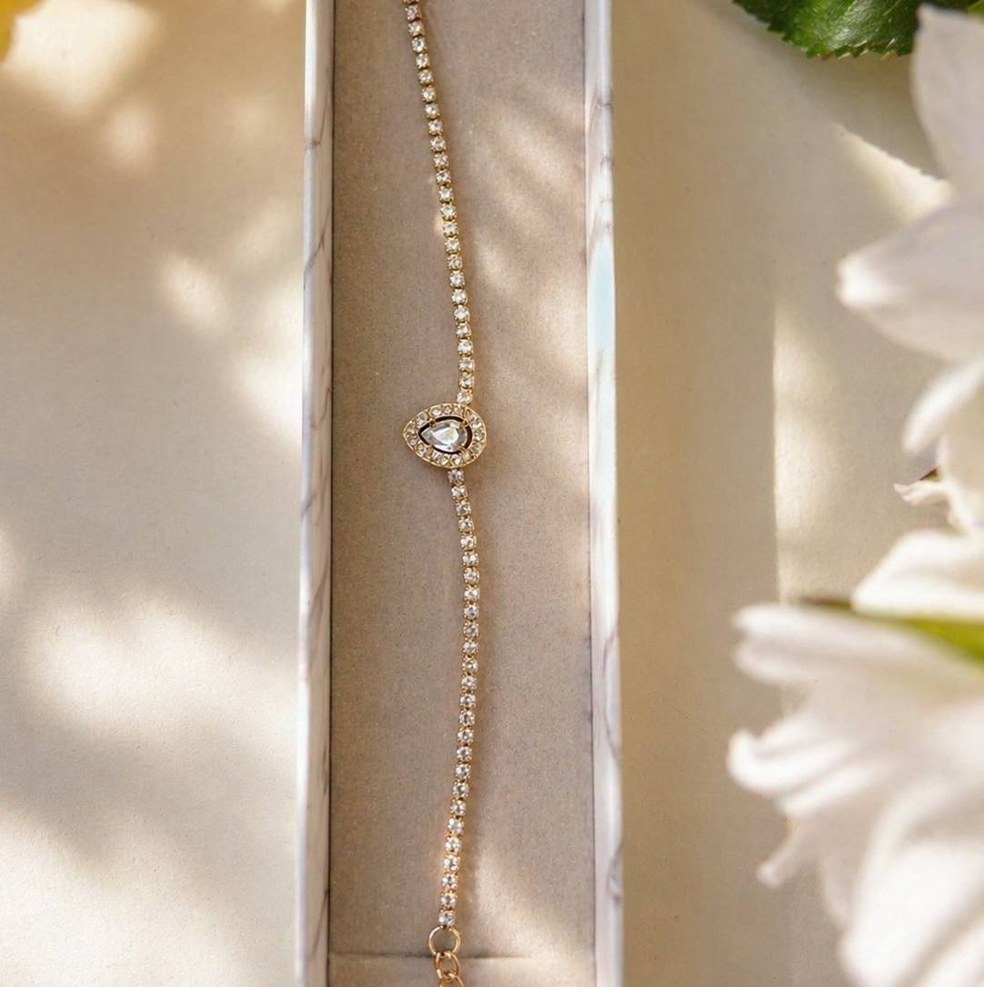 Noor Teardrop Grace Bracelet