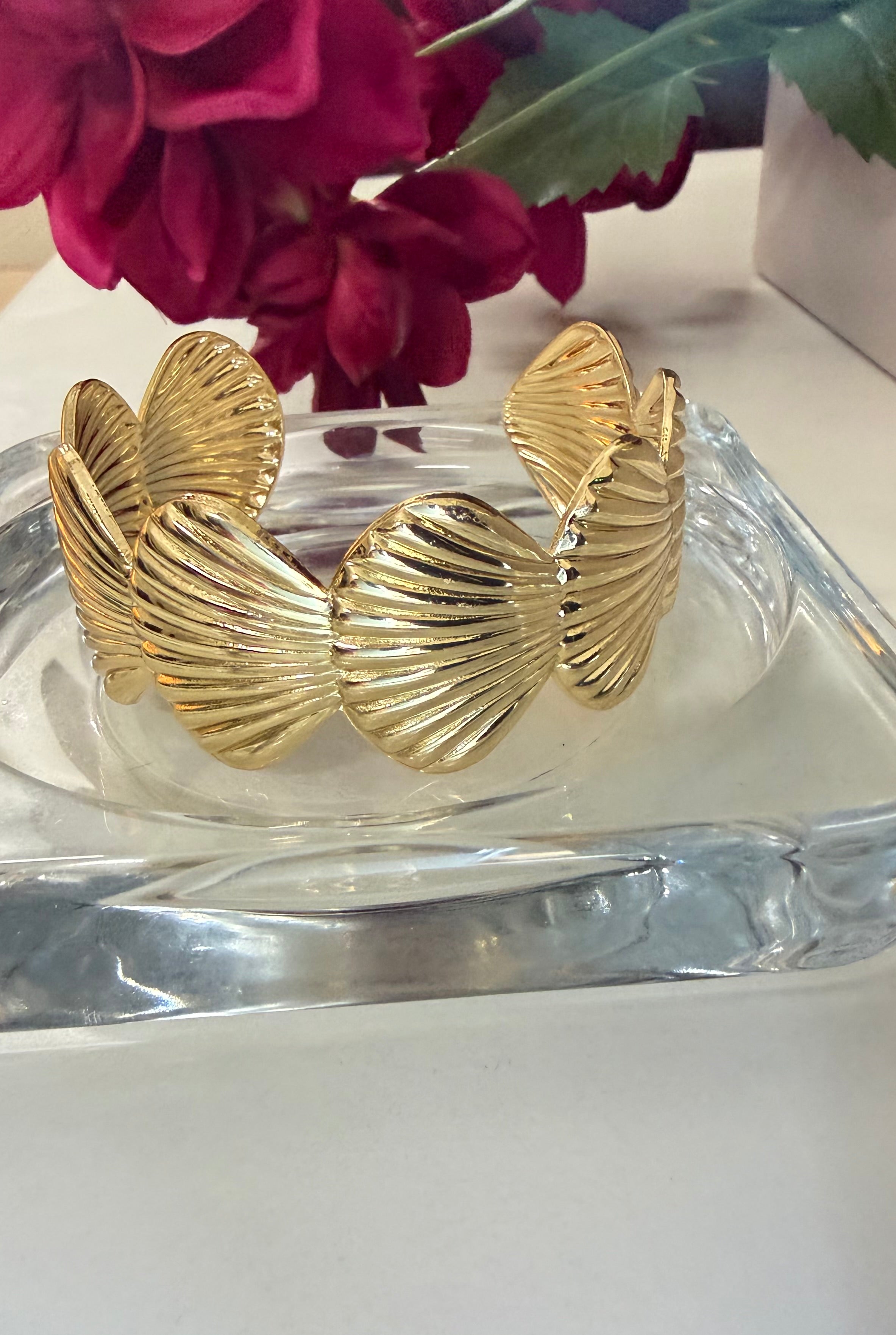 Antitarnish Shell Cuff Bracelet
