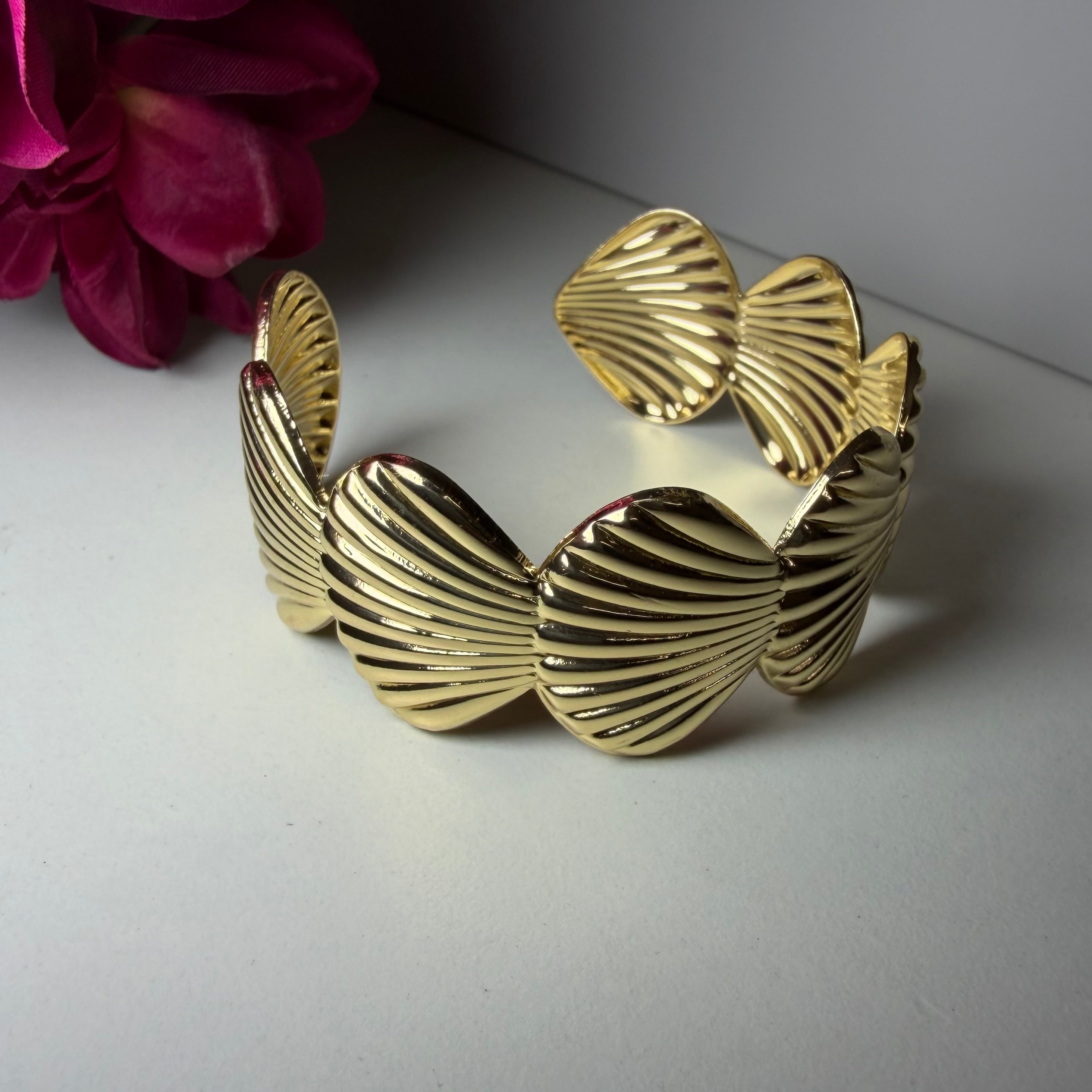 Antitarnish Shell Cuff Bracelet