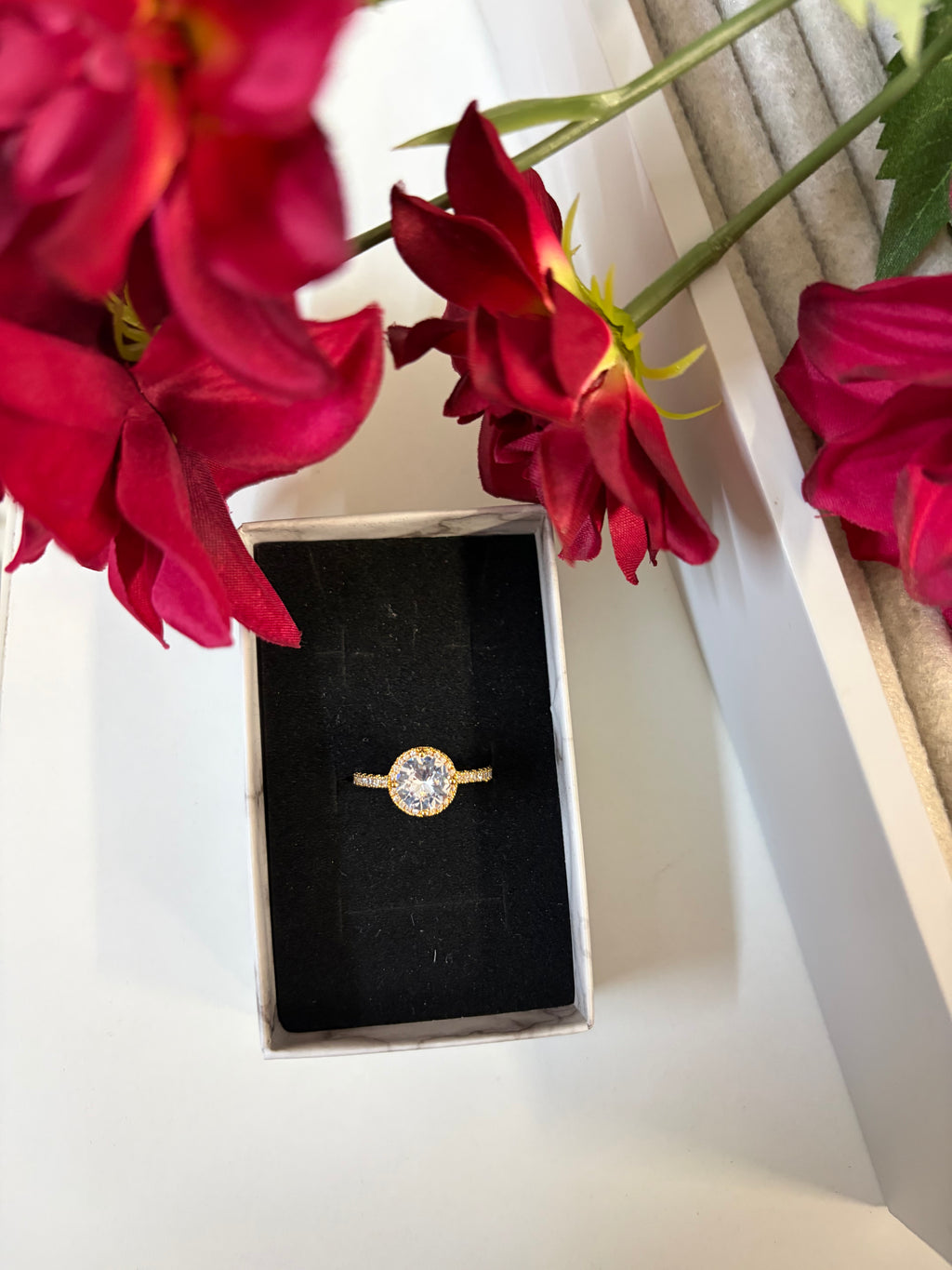 Graceful Round Cut Stone Ring