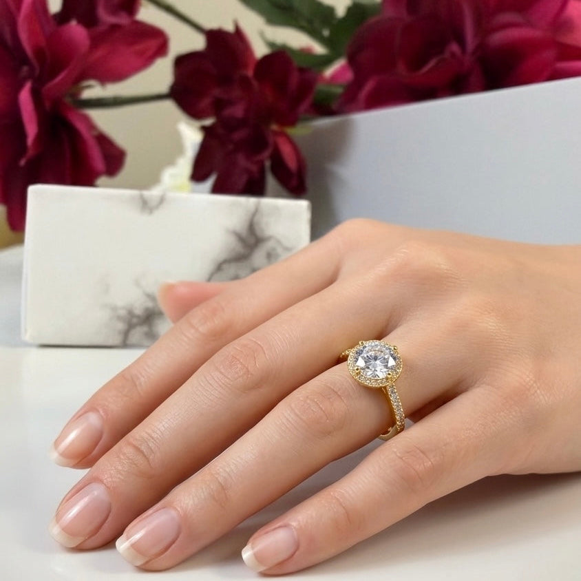 Graceful Round Cut Stone Ring