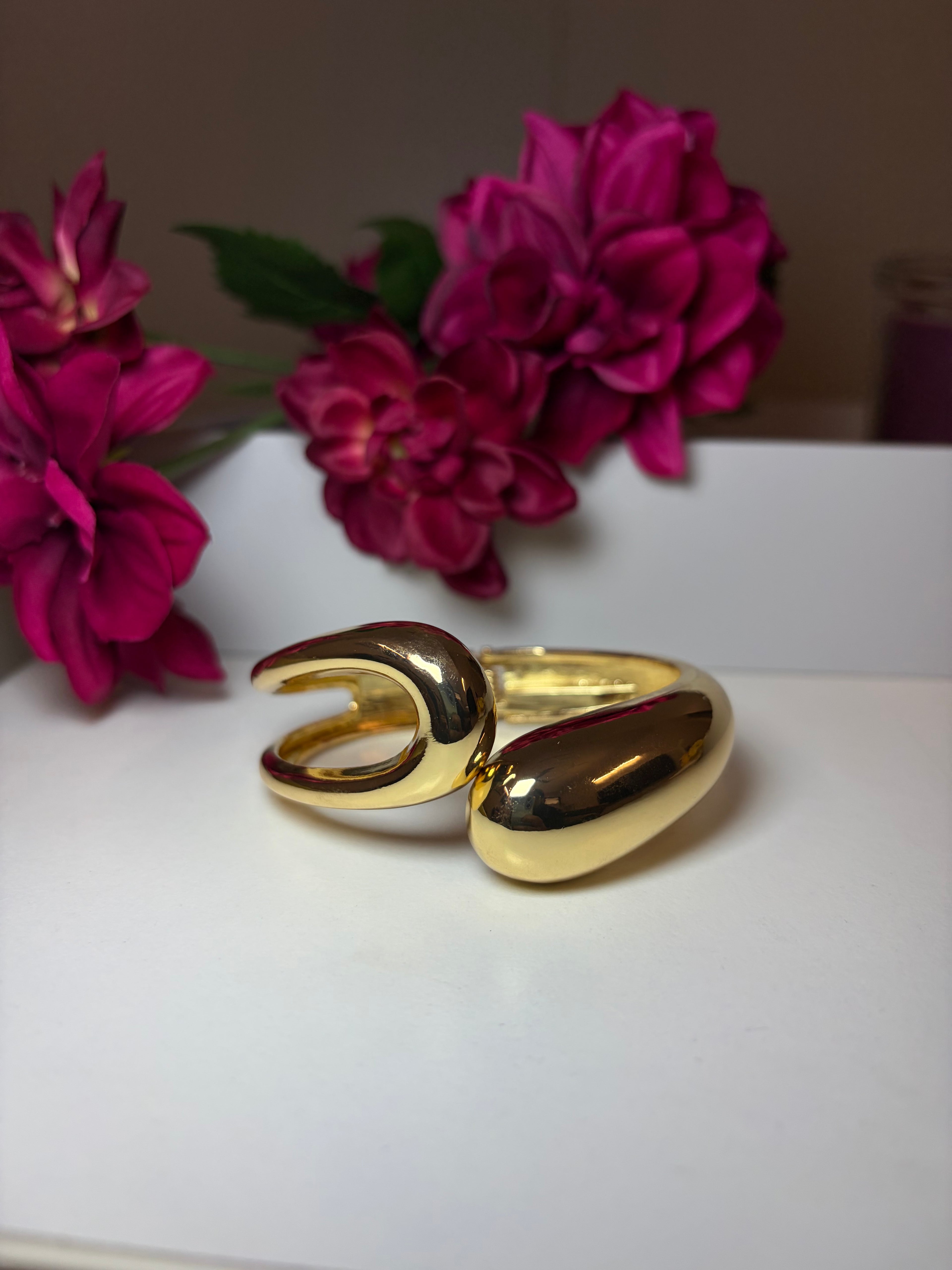 Magnetic Twisted Bracelet