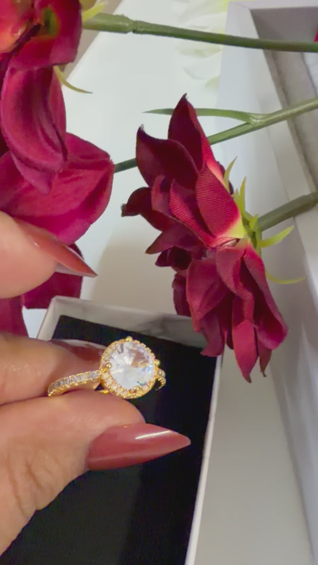 Graceful Round Cut Stone Ring