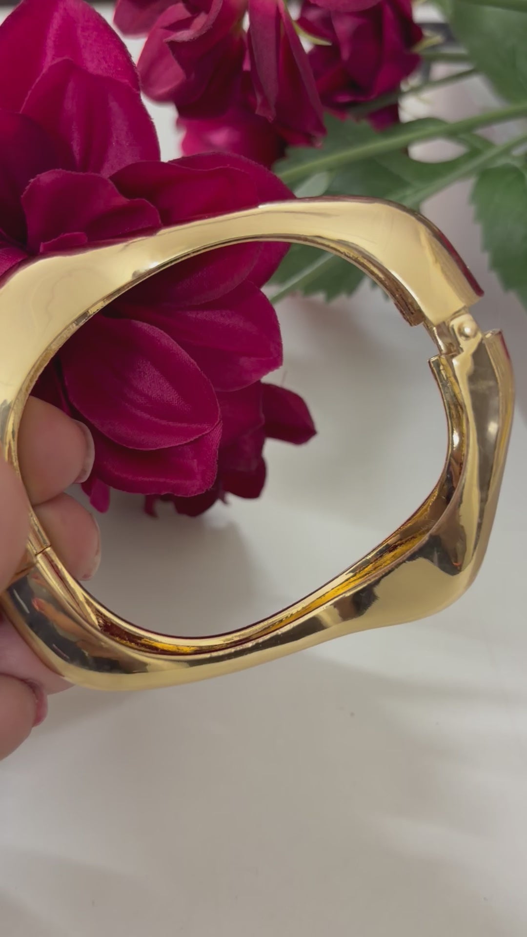 Antitarnish Magnetic Assymetric Bracelet